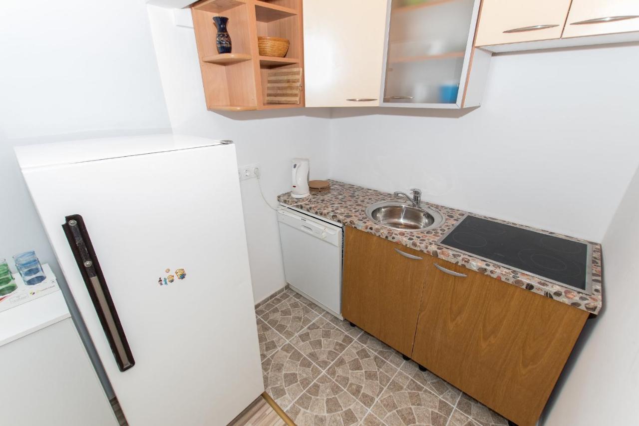 Near The Beach Apartments Jagodia Brela Exterior foto