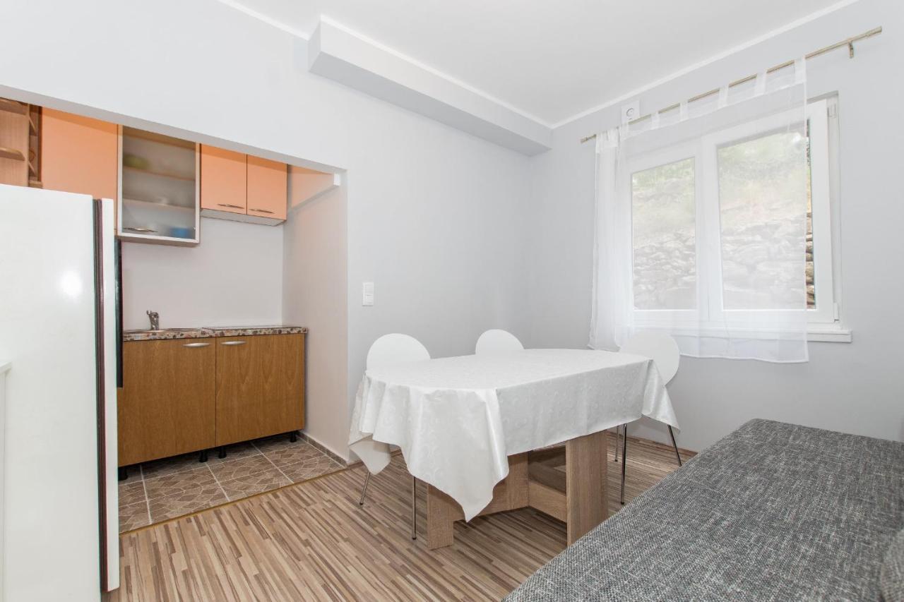 Near The Beach Apartments Jagodia Brela Exterior foto