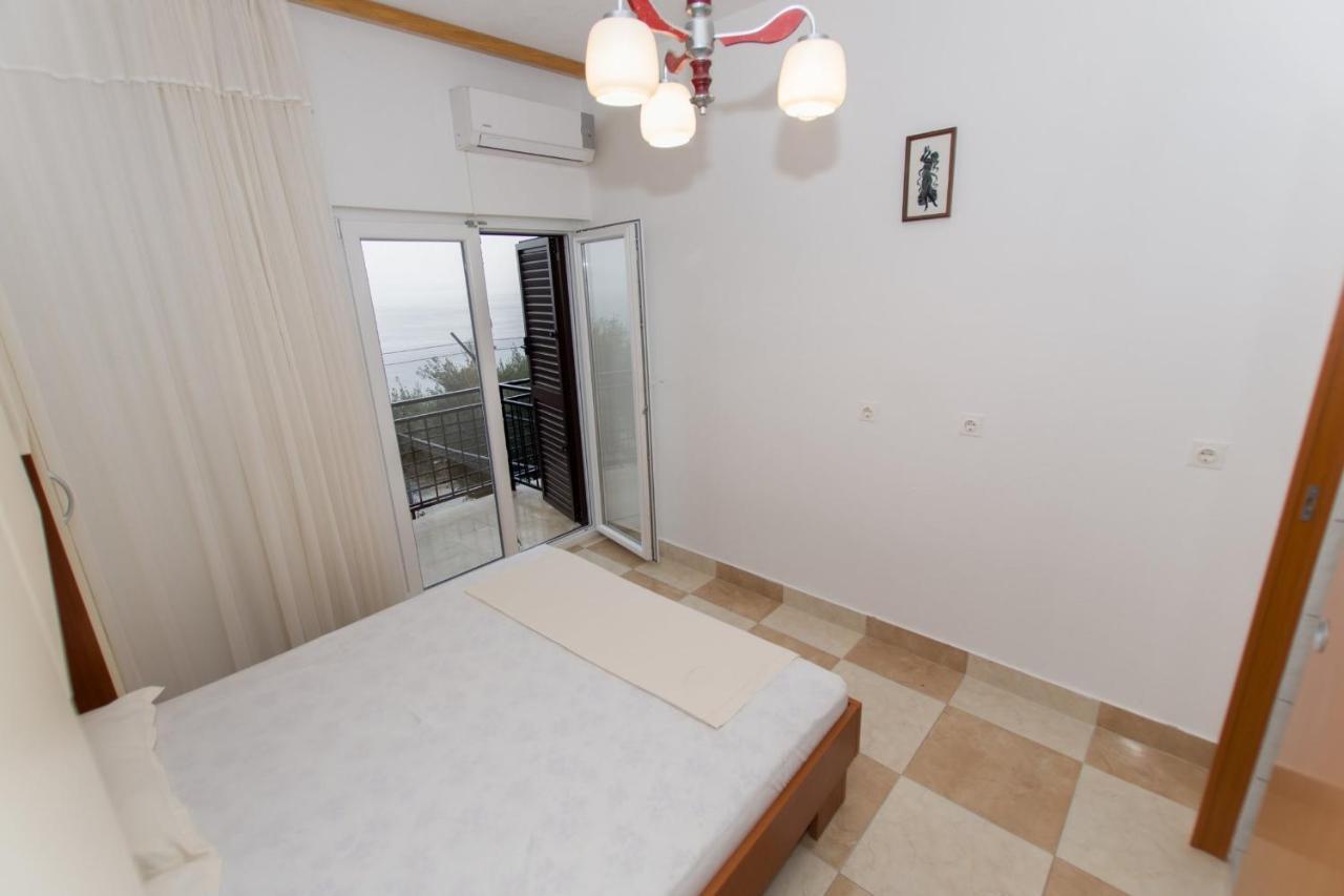 Near The Beach Apartments Jagodia Brela Exterior foto