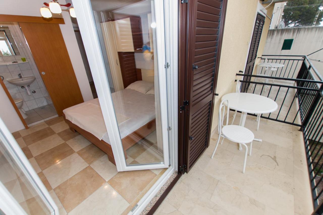 Near The Beach Apartments Jagodia Brela Exterior foto
