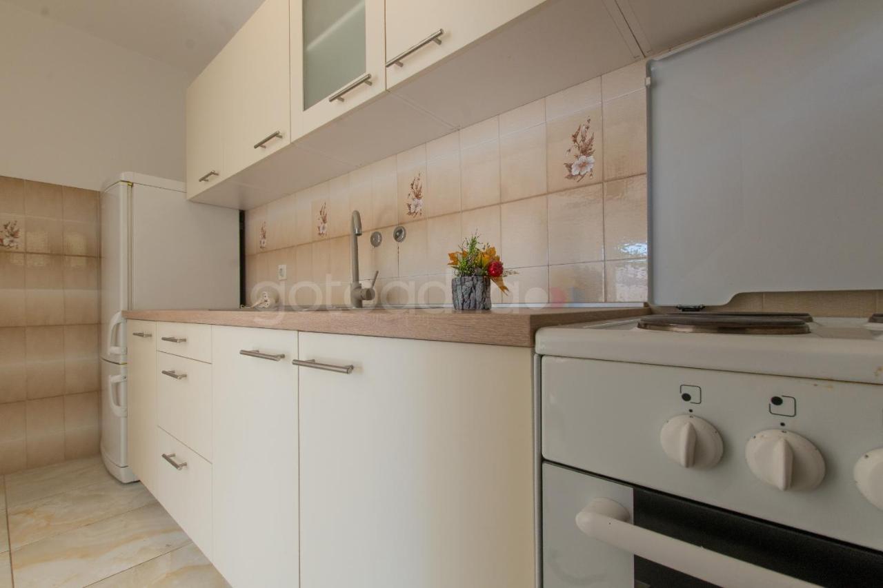 Near The Beach Apartments Jagodia Brela Exterior foto