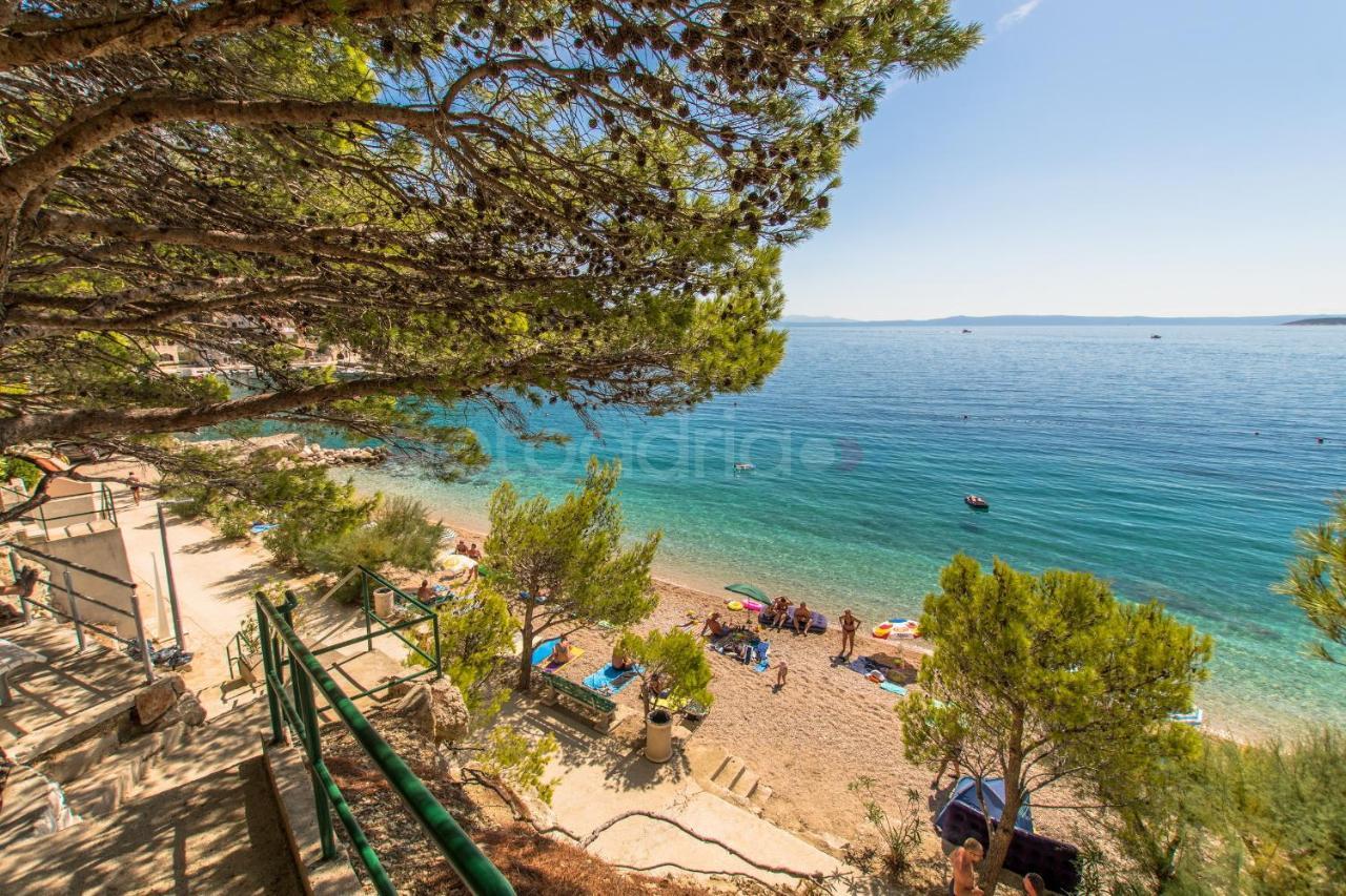 Near The Beach Apartments Jagodia Brela Exterior foto